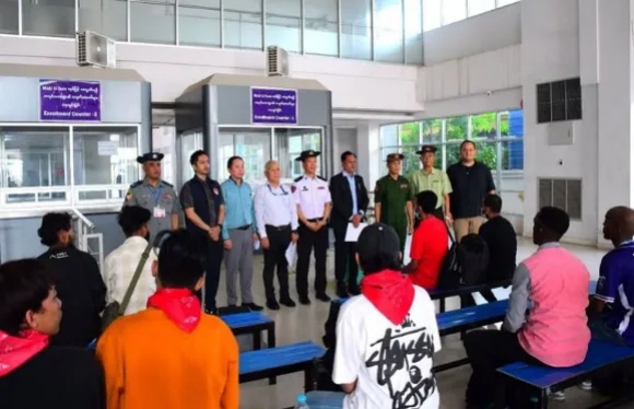 缅甸移交 14 名跨境网诈外籍人员